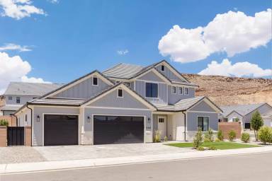 Main picture of 308 S Water Course Dr