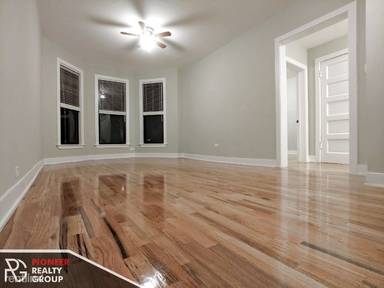 Main picture of 641 W Oakdale Ave