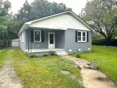 Main picture of 1537 Evergreen St