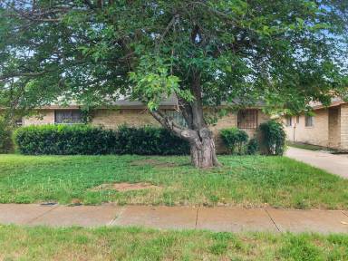 Main picture of 2410 Woodoak Ct