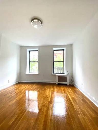 Main picture of 212-18 E 89th St