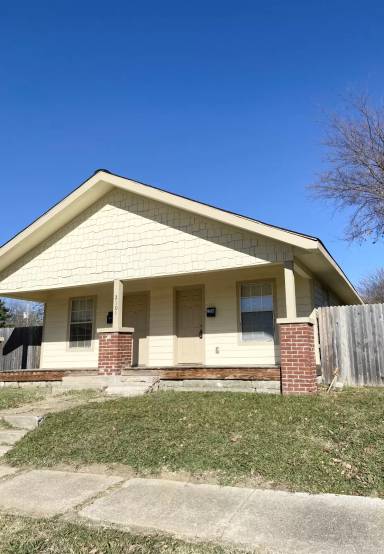 Main picture of 2101 E 2nd St