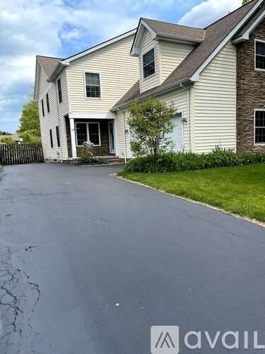 Main picture of 15 E Summit St