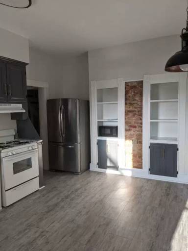 Main picture of 223 N Jefferson St