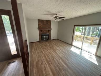 Main picture of 5590 Bellflower St
