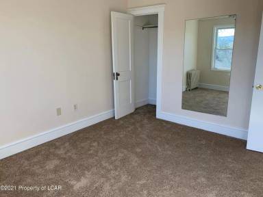 Main picture of 139 W Green St