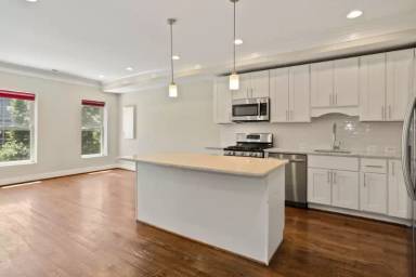 Main picture of 224 R St NE