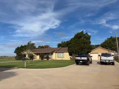 Main picture of 10205 N County Road 3300