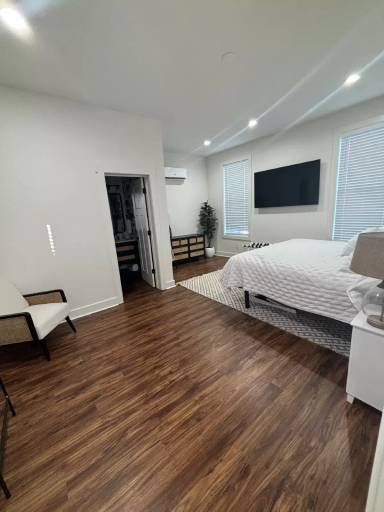 Main picture of 1807 Brownsboro Rd