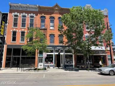 Main picture of 218 E Washington St