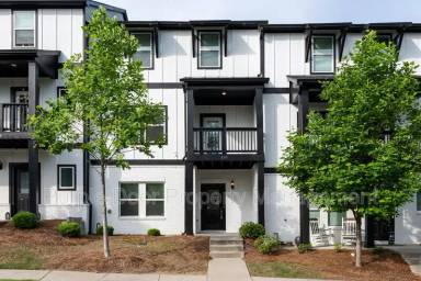 Main picture of 320 Lincoln St