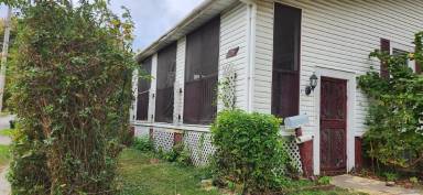 Main picture of 1051 W Calhoun St