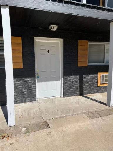 Main picture of 719 S Troost Ave