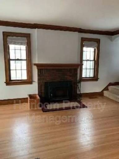 Main picture of 225 W Kent Rd
