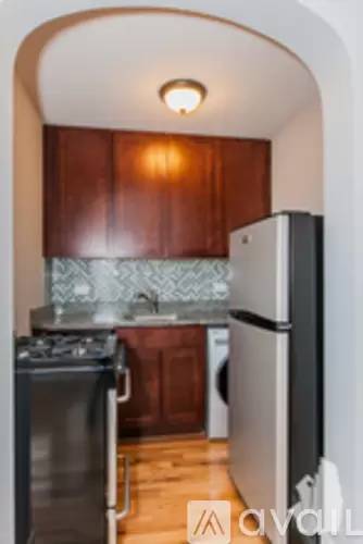 Main picture of 550 W Arlington Pl Apartments