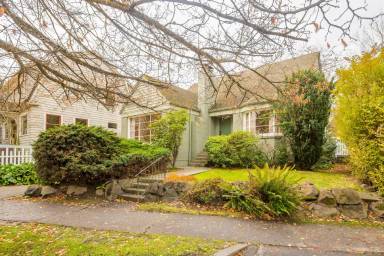 Main picture of 2615 Lake Washington Blvd E