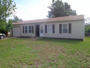 Main picture of 2221 NW 26th St