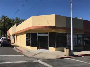 Main picture of 323 S Broadway St