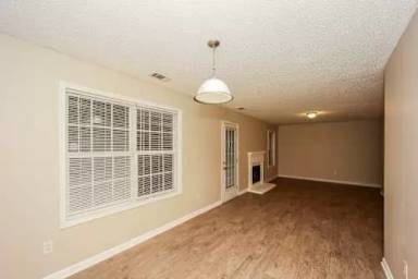 Main picture of 220 Brookwood Cv