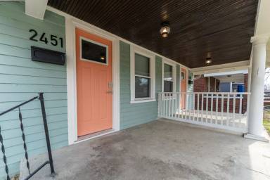 Main picture of 2451 Wheeler St