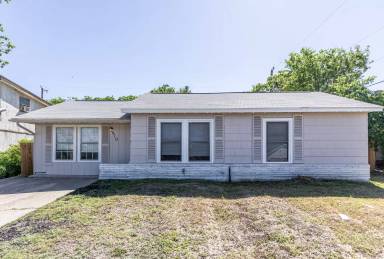 Main picture of 910 Everest Ave