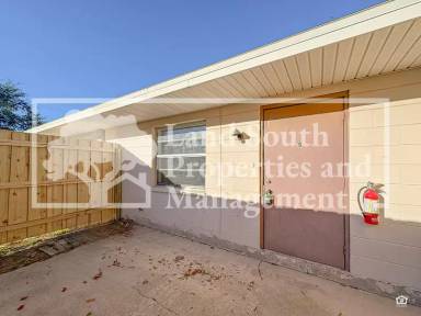 Main picture of 815 W Carole St