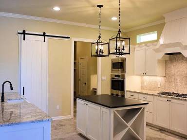 Main picture of 684 Acorn Dr