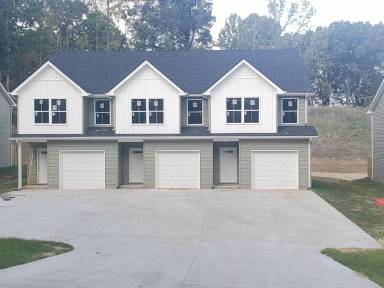 Main picture of 951 Center Rd