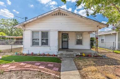 Main picture of 226 W Harding Blvd