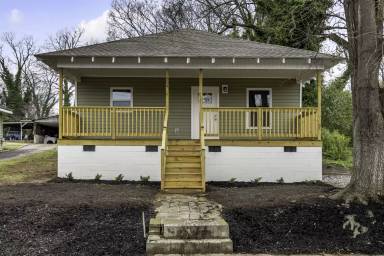 Main picture of 304 E Hampton Ave