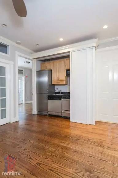 Main picture of 40 E 12th St