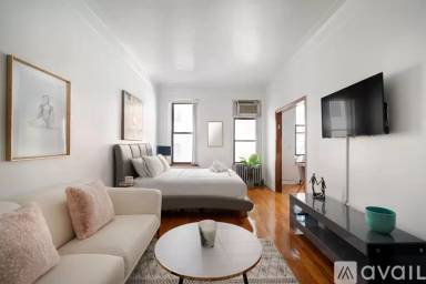 Main picture of 210 W 17th St
