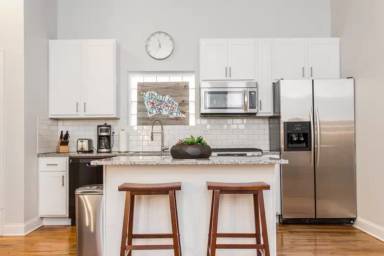 Main picture of 3734 W Diversey Ave