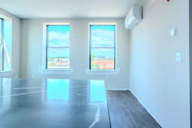 Main picture of 967 Elm St