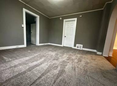 Main picture of 13 E 8th St