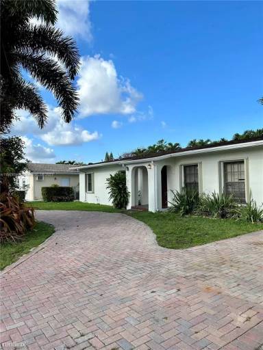 Main picture of 7500 SW 133rd Ave