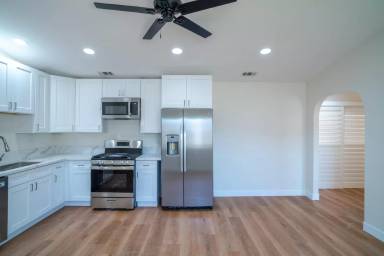 Main picture of 6402-6404 Shane Pl Apartments