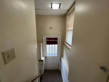Main picture of 406 S 6th Ave