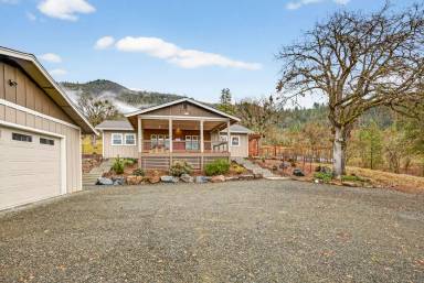 Main picture of 860 Humbug Creek Rd