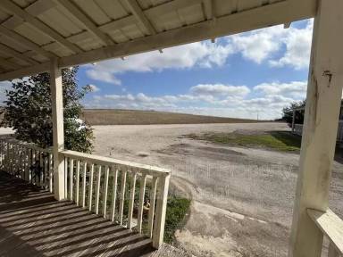Main picture of 125 Stockmen Ln