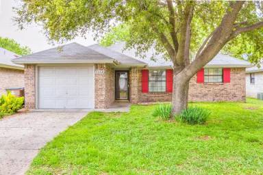 Main picture of 1358 Fox Hollow St