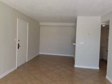 Main picture of 933 W Oak Ridge Rd