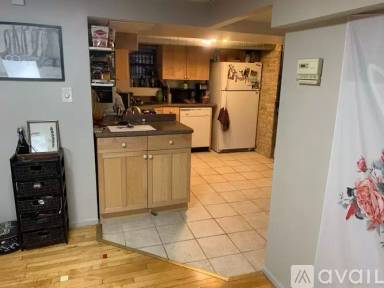 Main picture of 1415 W Cornelia Ave