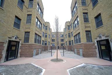 Main picture of 5001 N Ashland Ave