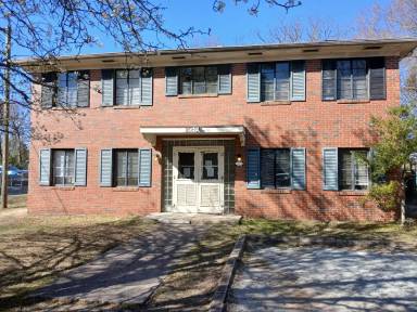 Main picture of 205 E Maynard Ave