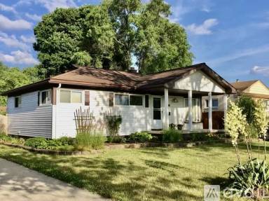 Main picture of 617 Rosewood Ave