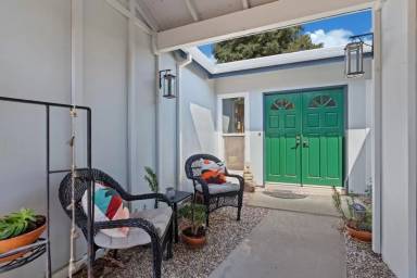 Main picture of 2585 Warrego Way