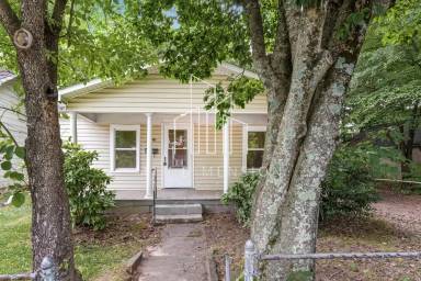 Main picture of 1909 Longview Dr