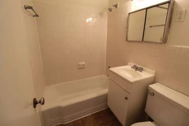 Main picture of 1500 W 47th St