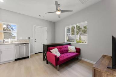Main picture of 498 Johnston St